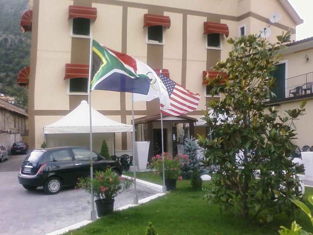 Hotel De Meis Capistrello Екстер'єр фото