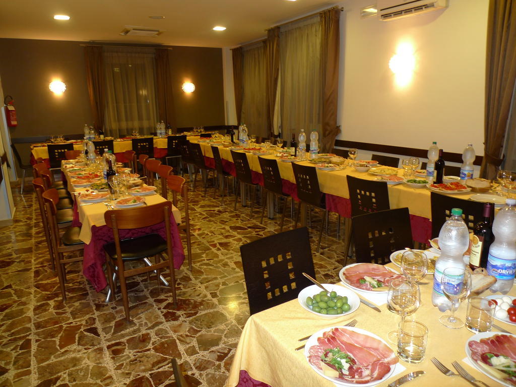 Hotel De Meis Capistrello Екстер'єр фото