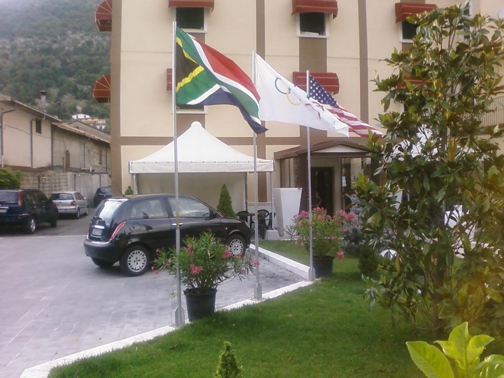 Hotel De Meis Capistrello Екстер'єр фото