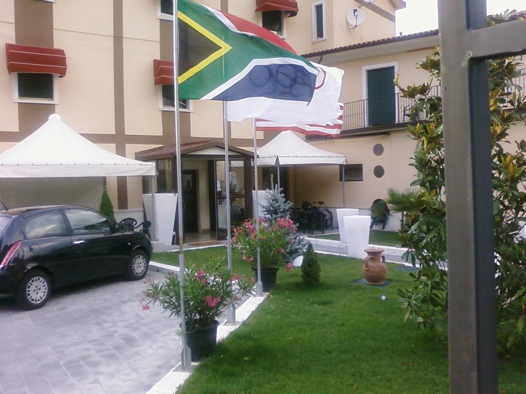 Hotel De Meis Capistrello Екстер'єр фото