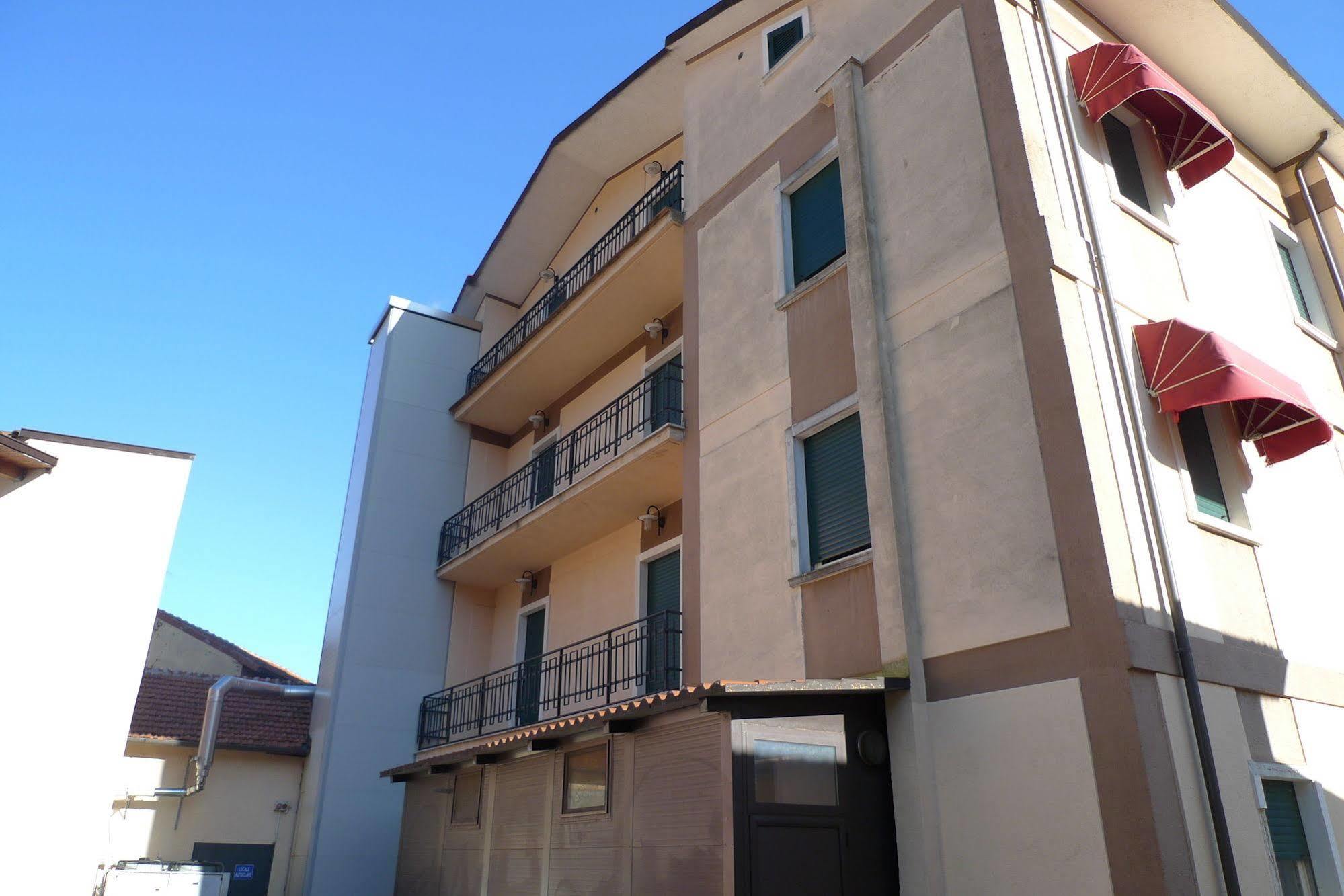 Hotel De Meis Capistrello Екстер'єр фото