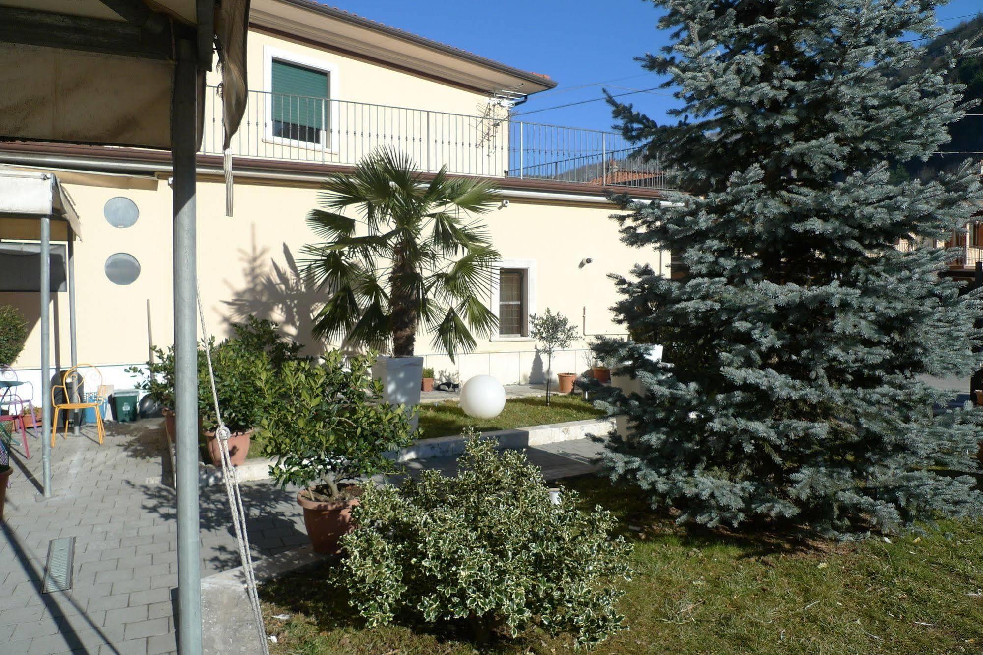 Hotel De Meis Capistrello Екстер'єр фото