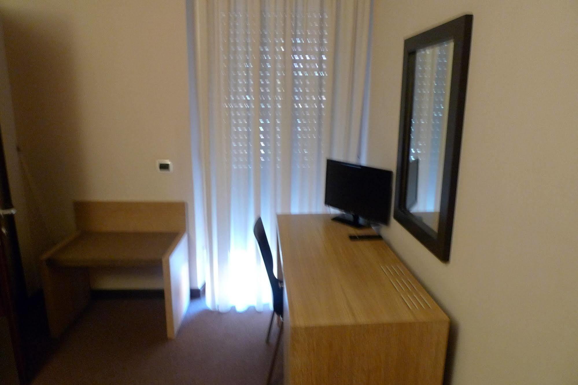 Hotel De Meis Capistrello Екстер'єр фото