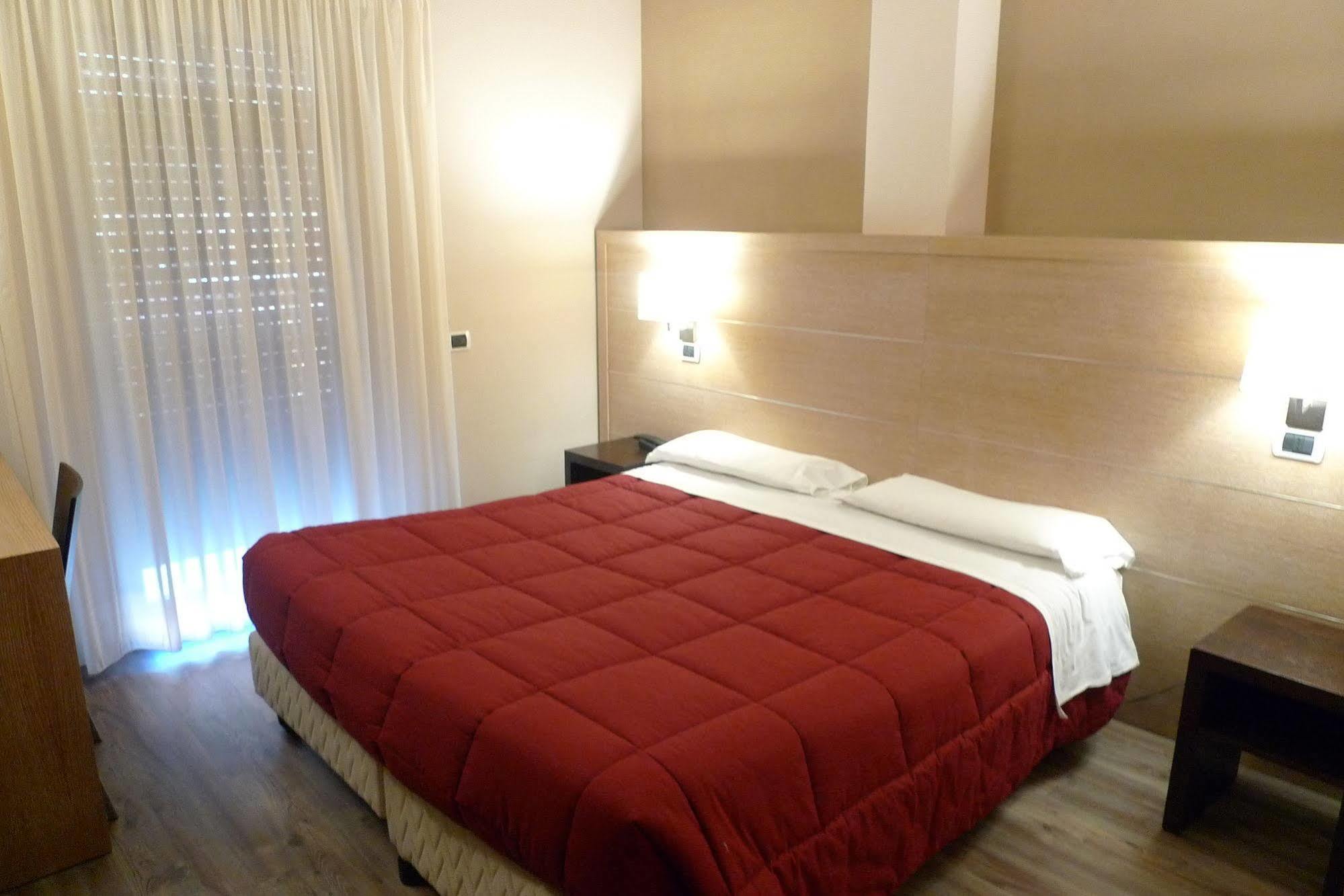 Hotel De Meis Capistrello Екстер'єр фото