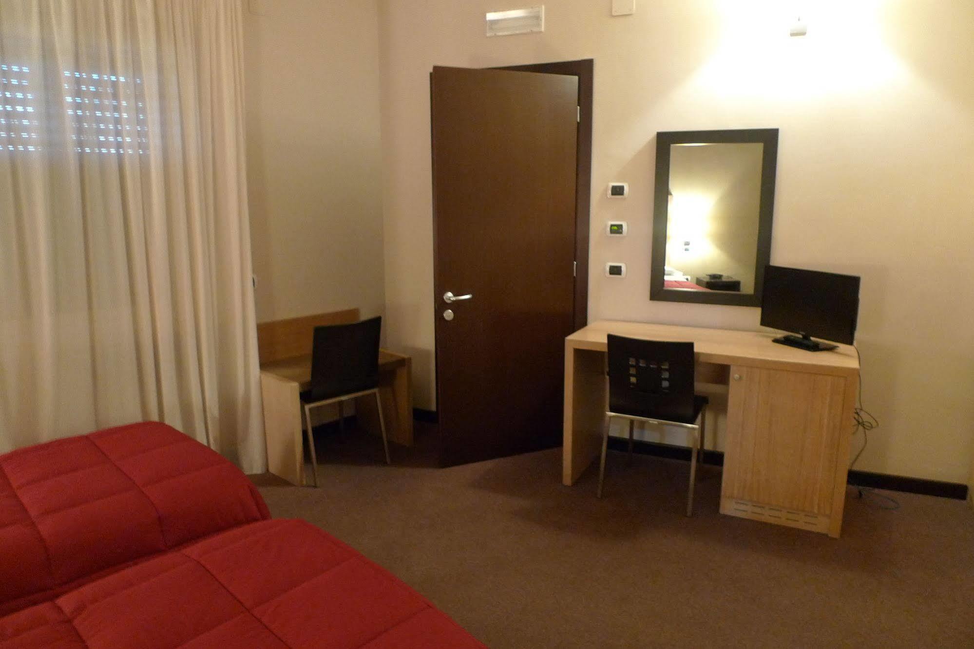 Hotel De Meis Capistrello Екстер'єр фото