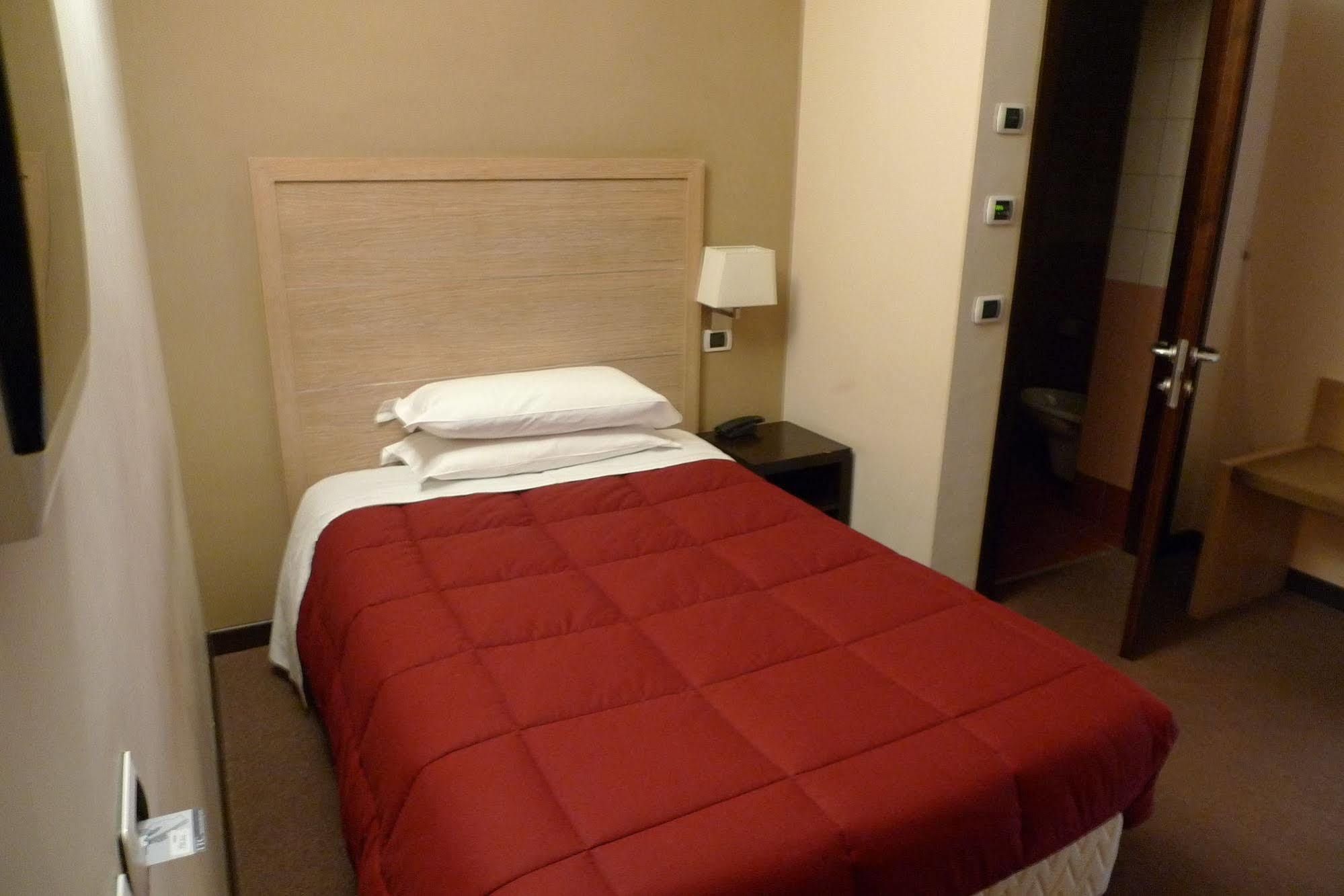 Hotel De Meis Capistrello Екстер'єр фото