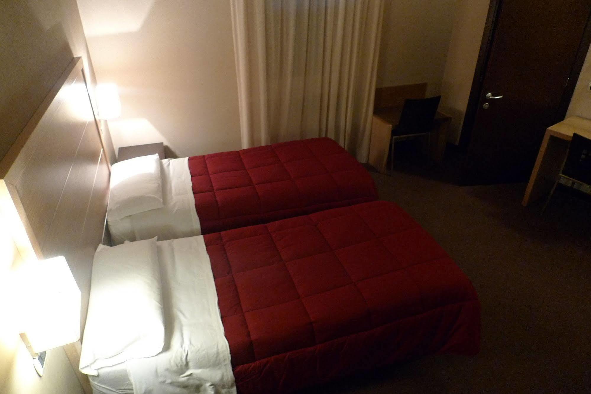 Hotel De Meis Capistrello Екстер'єр фото